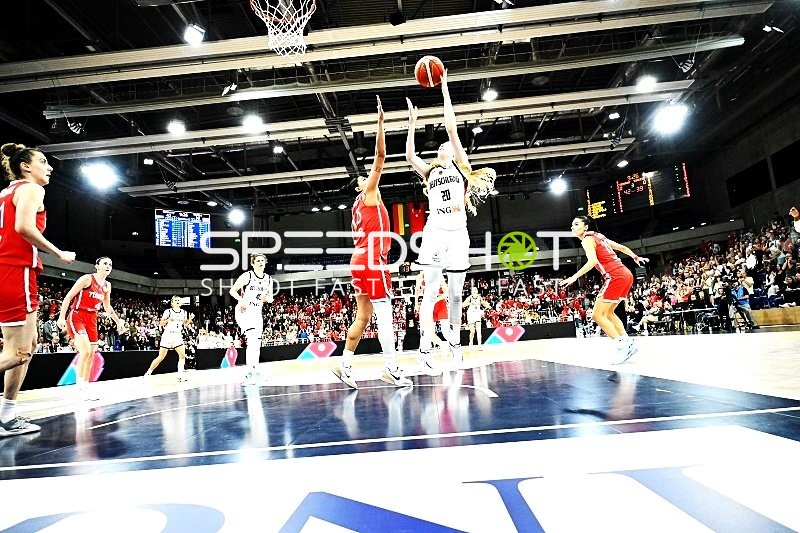 Basketballspiel im SNP Dome