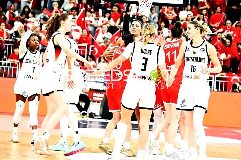 DBB Spielerinnen auf dem Court