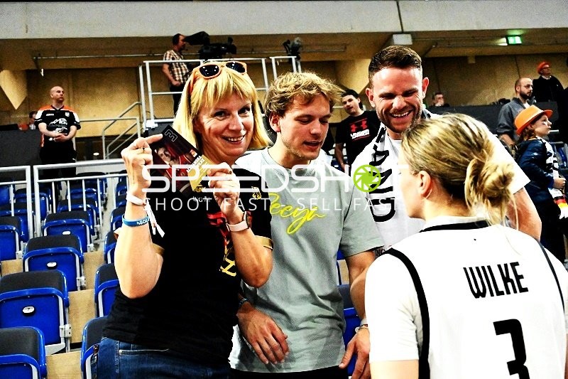 Spieler und Fans im Gespräch