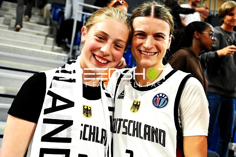 DBB Spielerinnen lächeln