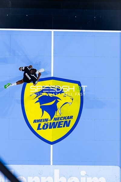 Schiedsrichter auf dem Spielfeld