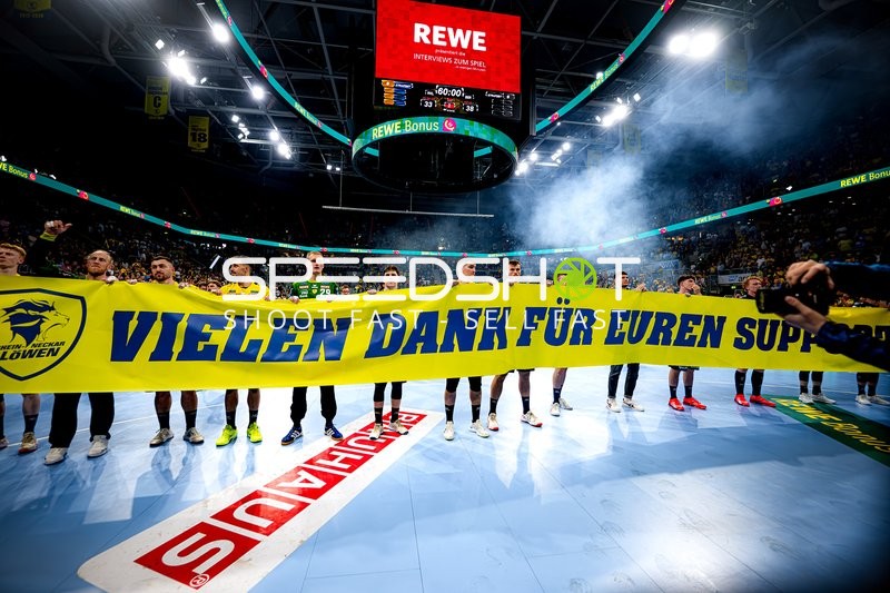 Rhein-Neckar Löwen mit Banner