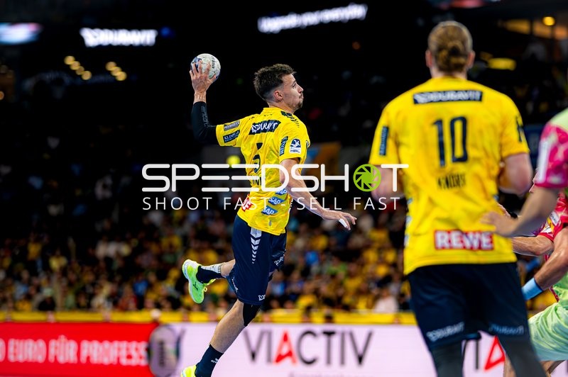Wurf von Ivan Martinović (5; Rhein Neckar Löwen)