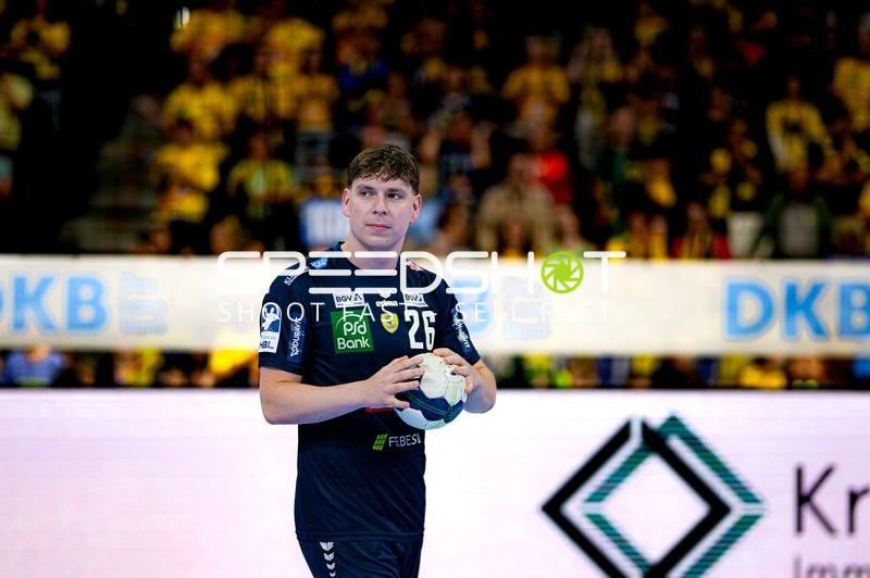 Spieler Niklas Michalski (26; Rhein Neckar Löwen) mit Ball