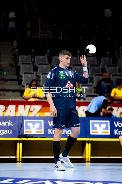 Spieler mit Ball in Halle