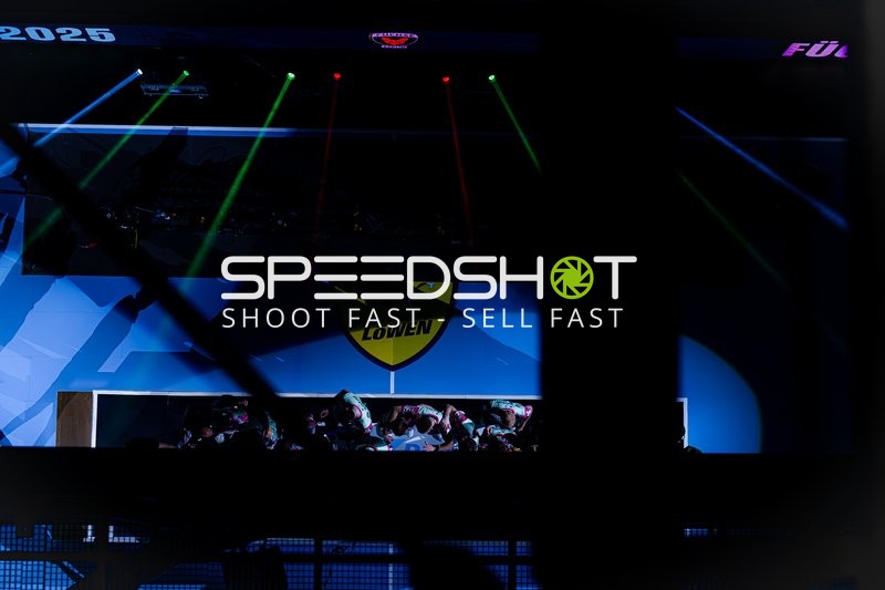 Teams sammeln sich in Halle