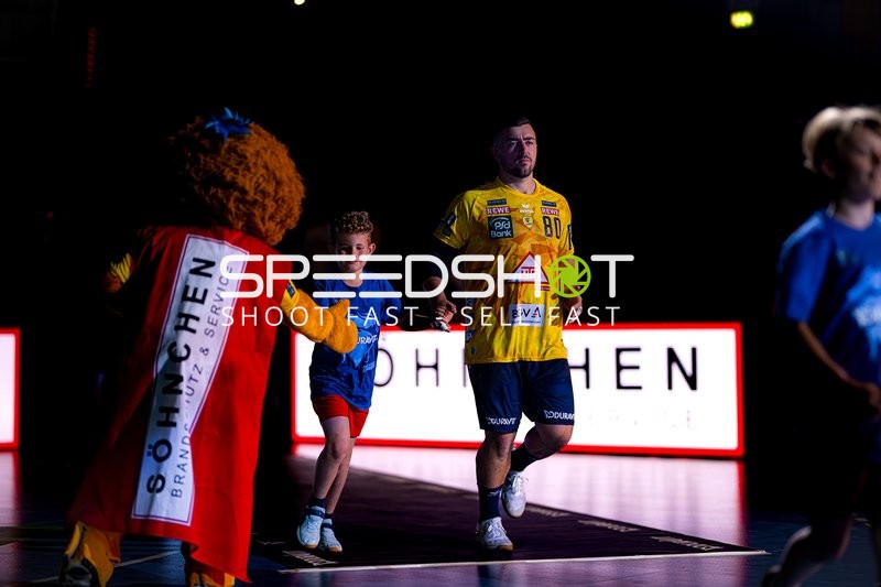 Kohlbacher betritt Halle