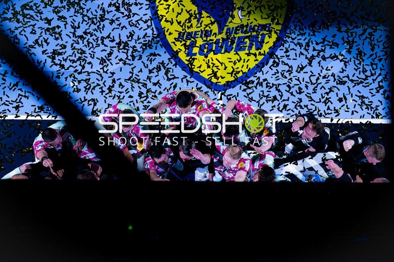 Rhein-Neckar Löwen feiern gemeinsam