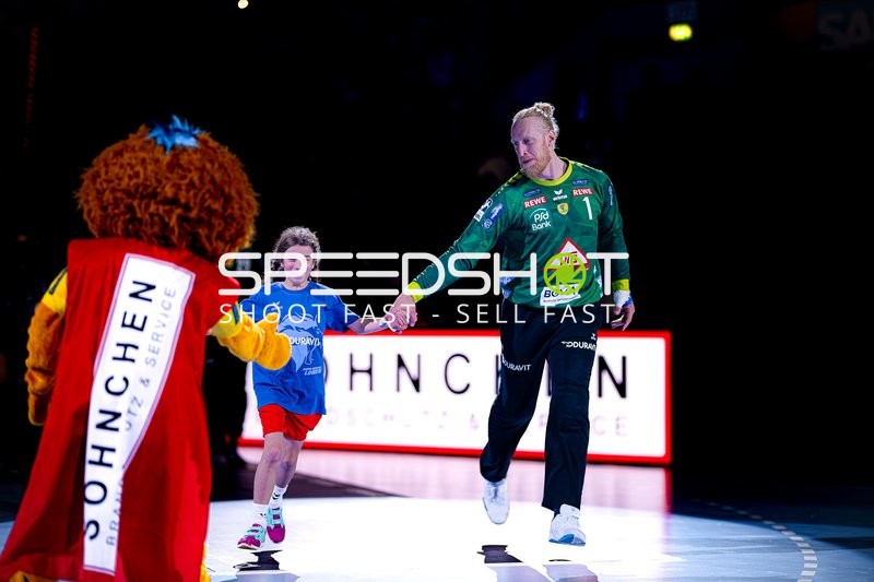 Mikael Appelgren (1, Rhein Neckar Löwen) mit Kind