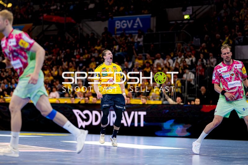 Juri Knorr (10, Rhein Neckar Löwen) jubelt