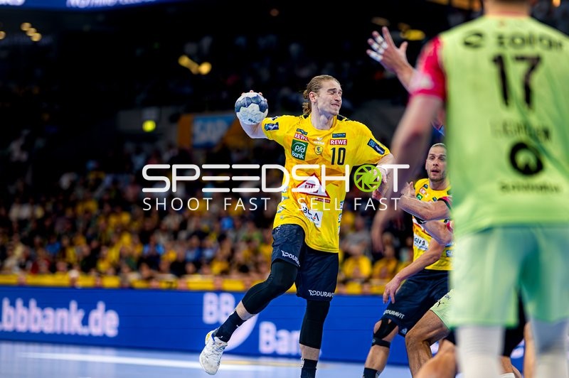 Wurf von Juri Knorr (10; Rhein Neckar Löwen)