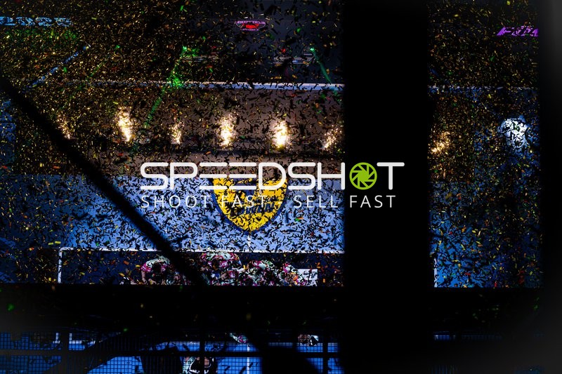 Teams feiern gemeinsam