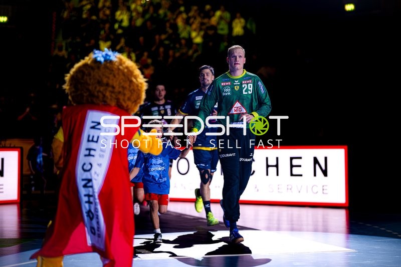 Spieler betreten Halle