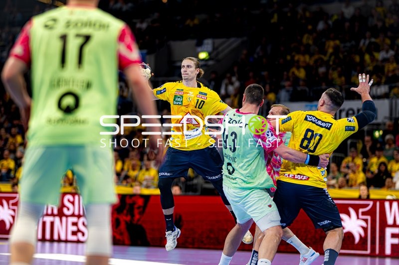 Knorr wirft aufs Tor