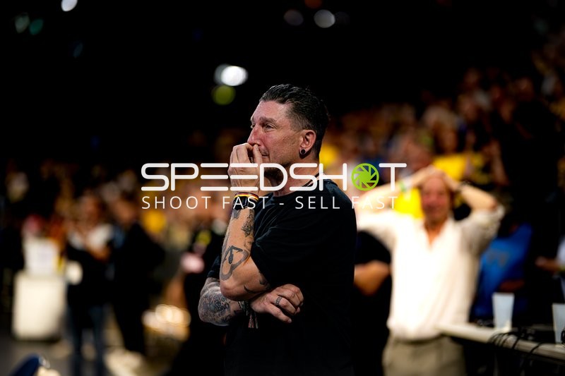 Offizielle Person in Halle