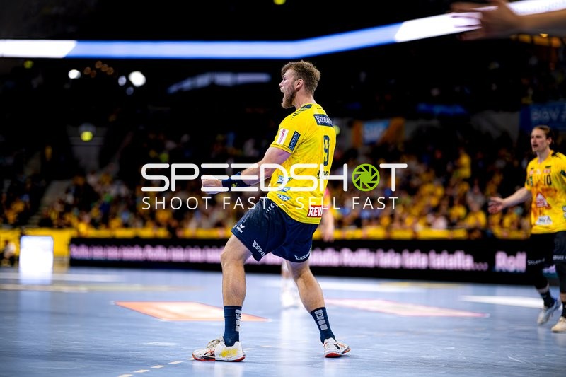 Spieler mit erhobenen Armen