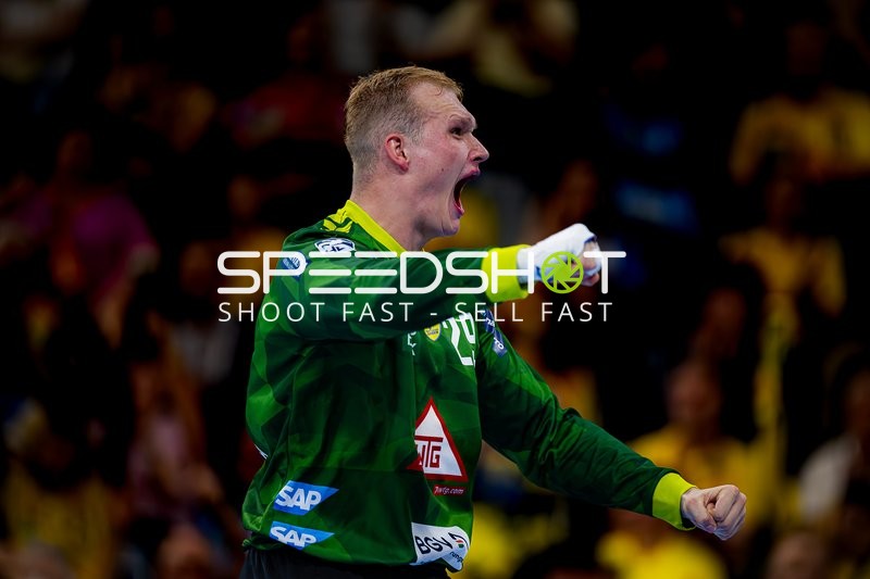 Torwart David Späth (29; Rhein Neckar Löwen) jubelt