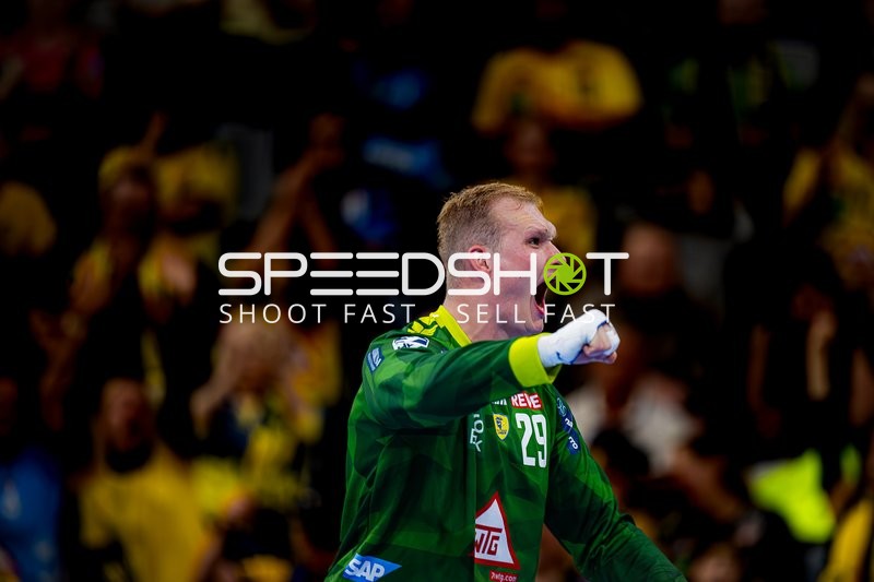 Torwart David Späth (29; Rhein Neckar Löwen) jubelt