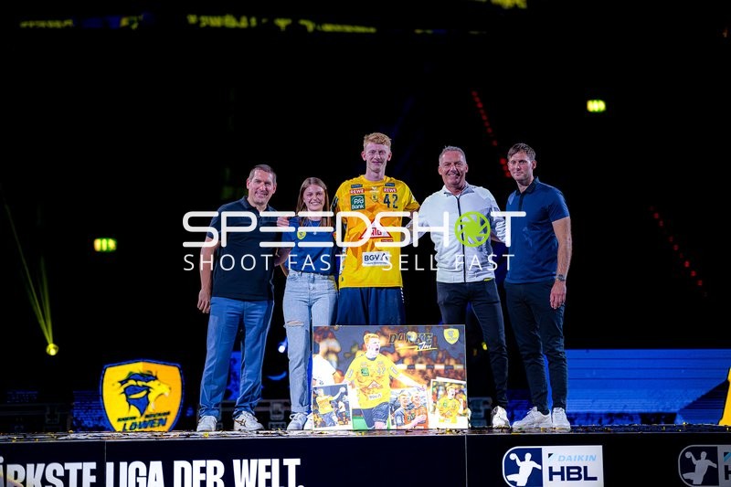 Ehrung Jon Lindenchrone Andersen (42, Rhein Neckar Löwen)