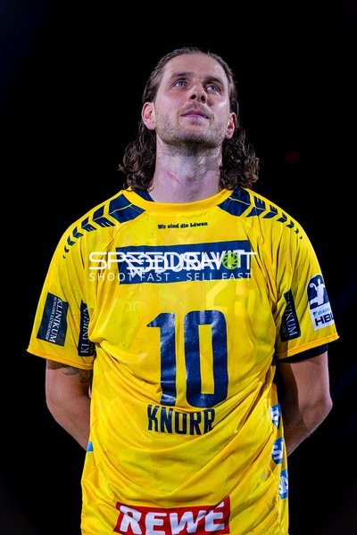 Spieler Juri Knorr (10; Rhein Neckar Löwen) in Position