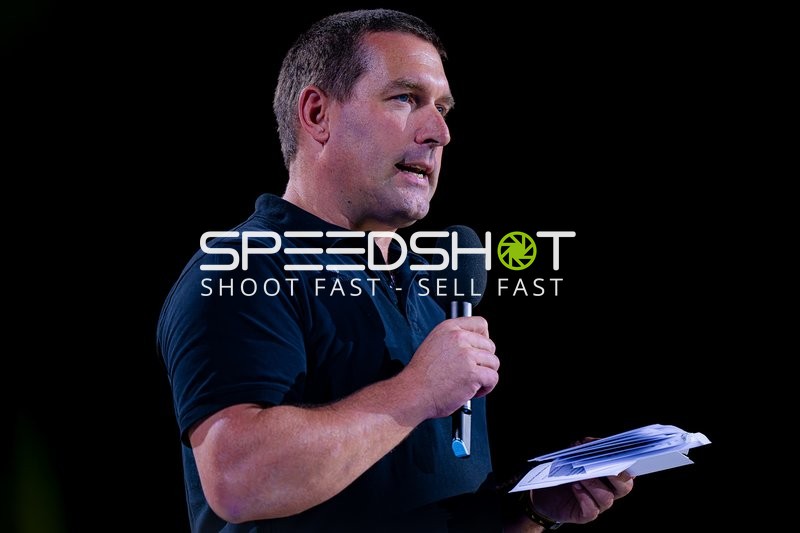 Offizielle Person spricht