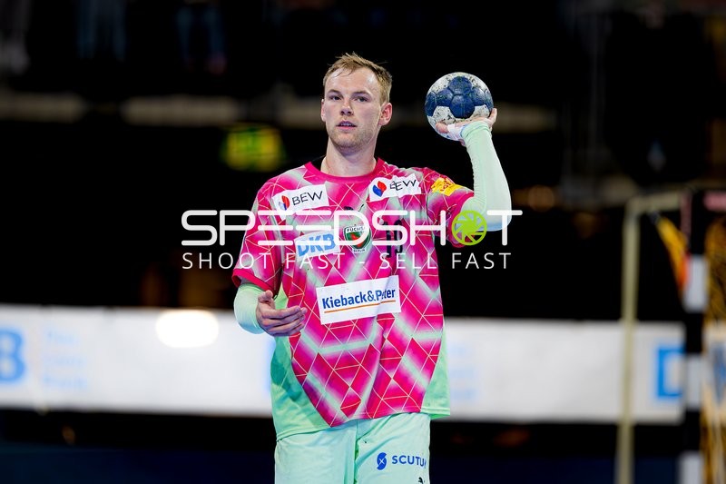 Spieler hält den Ball