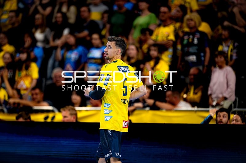 Spieler Ivan Martinović (5; Rhein Neckar Löwen) in Position