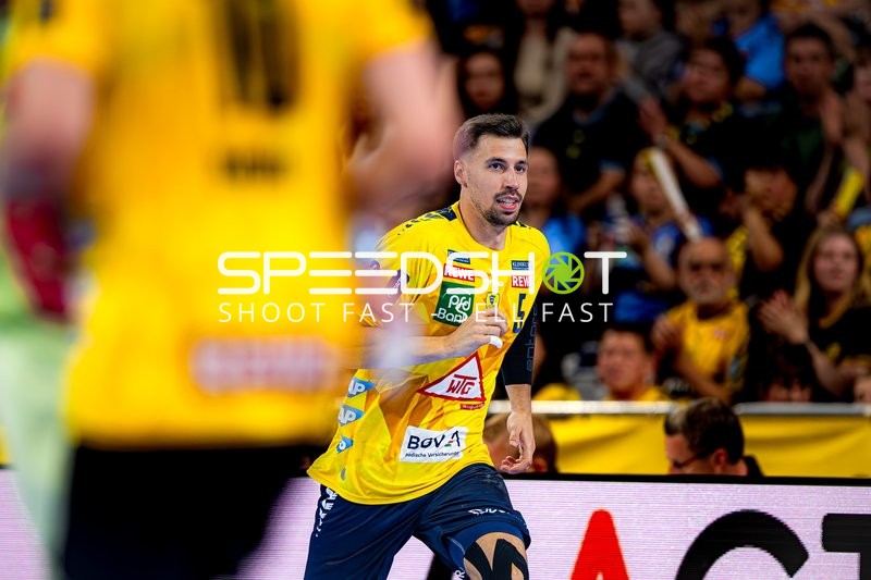 Spieler Ivan Martinović (5; Rhein Neckar Löwen) in Position