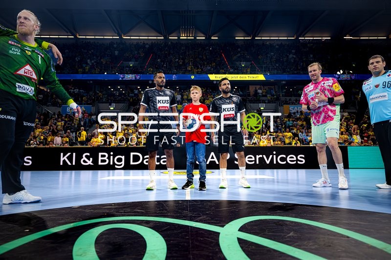 Mikael Appelgren (1, Rhein Neckar Löwen) und Dejan Milosavljev (96, Füchse Berlin) vor Spielbeginn