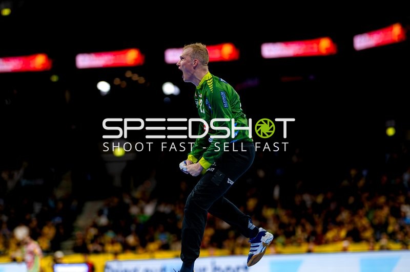 Torwart David Späth (29; Rhein Neckar Löwen) jubelt