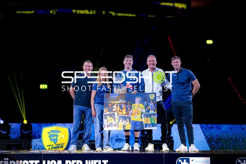 Ehrung für Niklas Michalski (26; Rhein Neckar Löwen)