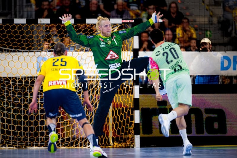 Torwart verteidigt Tor