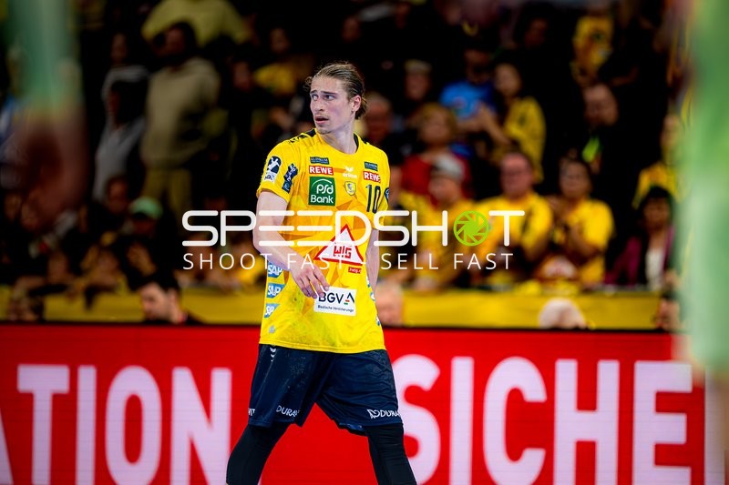 Juri Knorr in Position