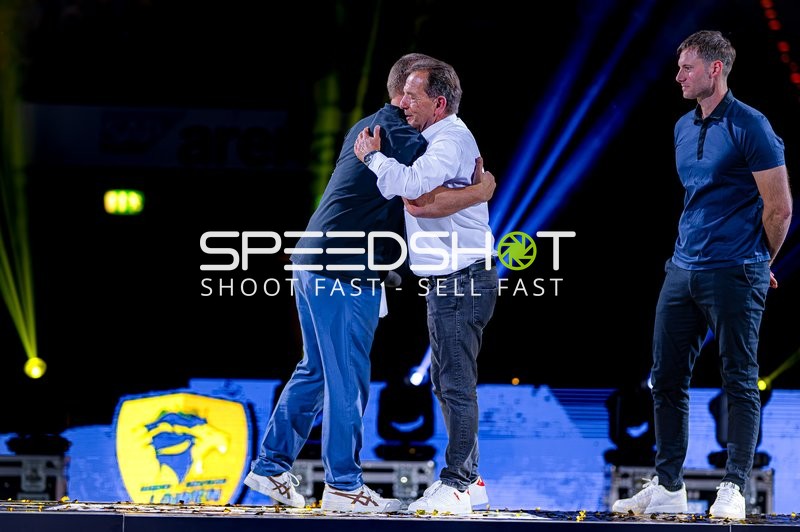 Teamzusammenkunft in der Halle