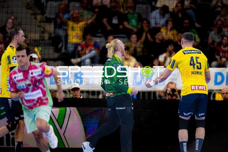 Mikael Appelgren (1, Rhein Neckar Löwen) jubelt mit Halil Jaganjac (45, Rhein Neckar Löwen)