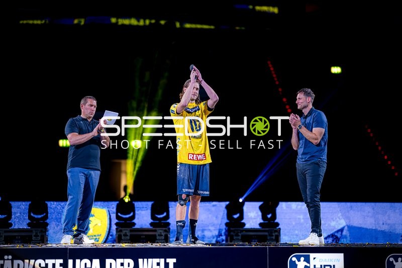 Spieler und Team applaudieren