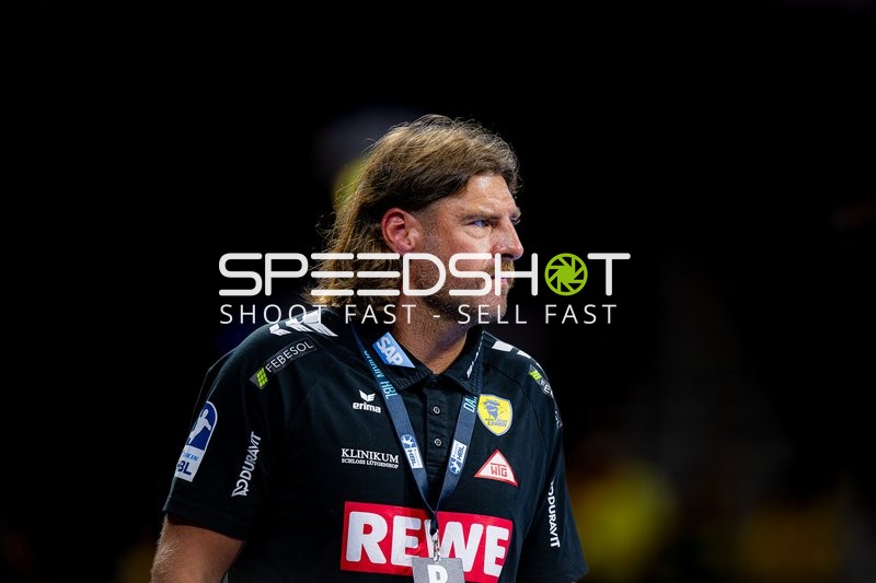 Cheftrainer in der Halle