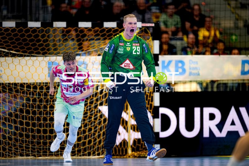 Torwart David Späth (29; Rhein Neckar Löwen) jubelt