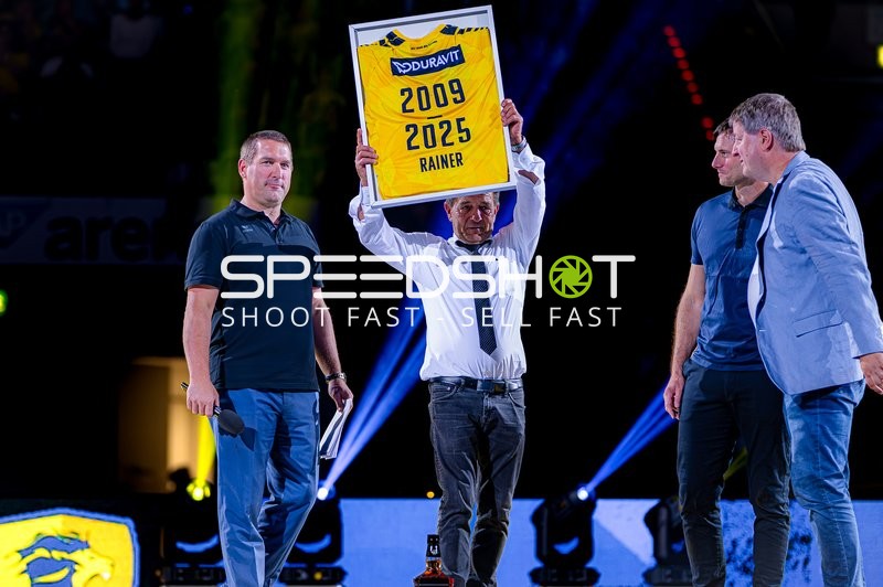 Trikot-Ehrung in der SAP Arena