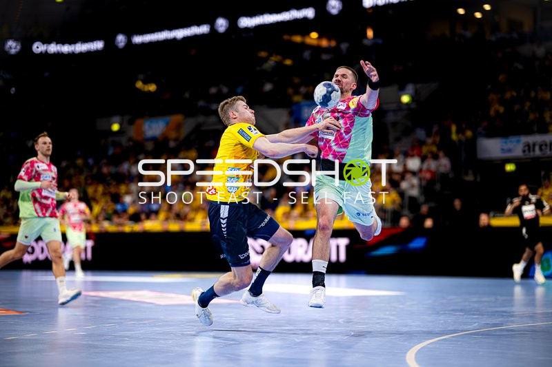 Patrick Groetzki (24, Rhein Neckar Löwen) blockt Fabian Wiede (3, Füchse Berlin)