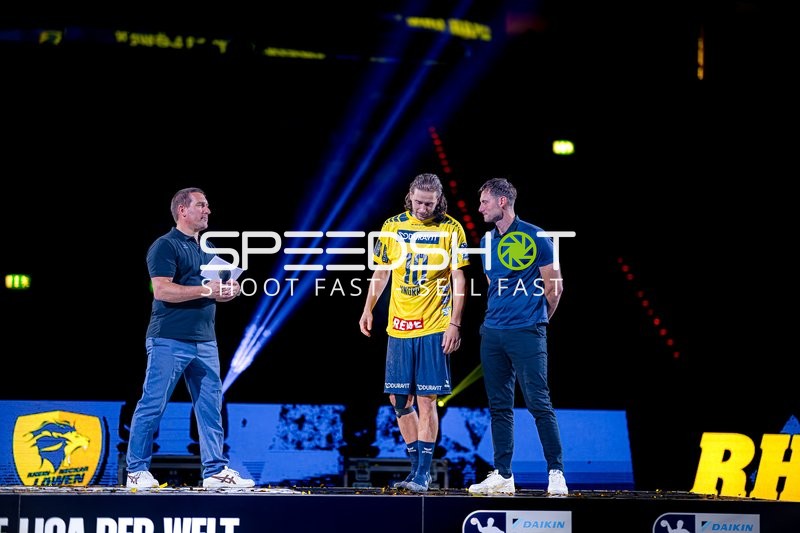 Spieler und Gäste in Halle