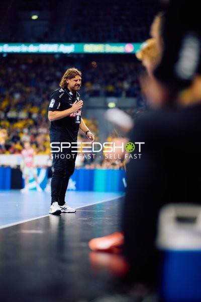 Trainer am Spielfeldrand