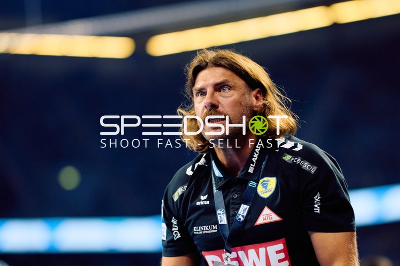 Cheftrainer Sebastian Hinze (cheftrainer; Rhein Neckar Löwen) in Aktion