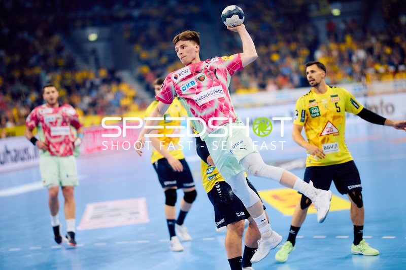 Wurf von Manuel Štrlek (7; Füchse Berlin)