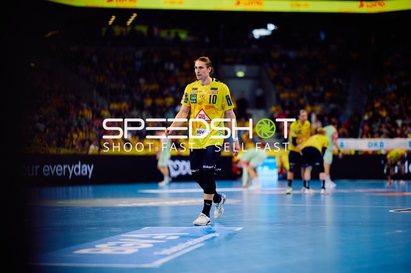 Juri Knorr in Position