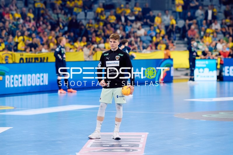 Spieler mit Ball in Halle