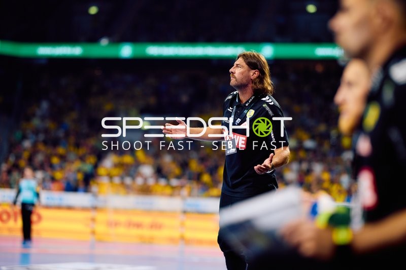 Trainer an der Seitenlinie