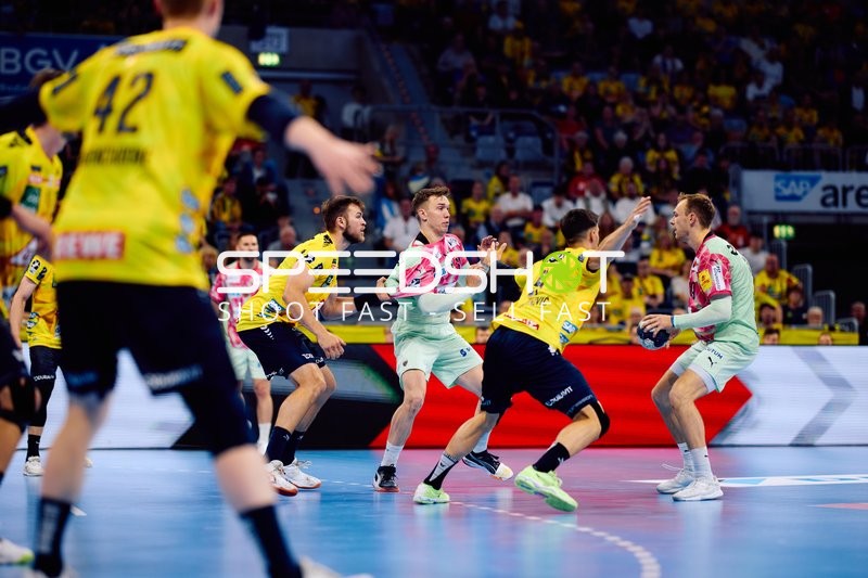 Defensive Aktion in Halle