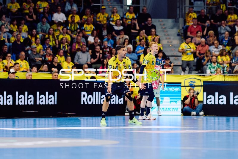 50, Rhein Neckar Löwen und Jon Lindenchrone Andersen (42, Rhein Neckar Löwen) in Defensive