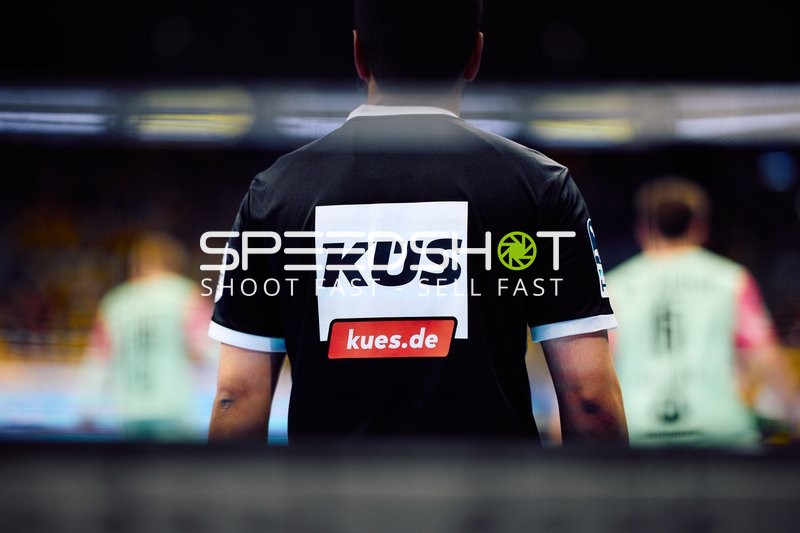 Handballspieler in der Halle